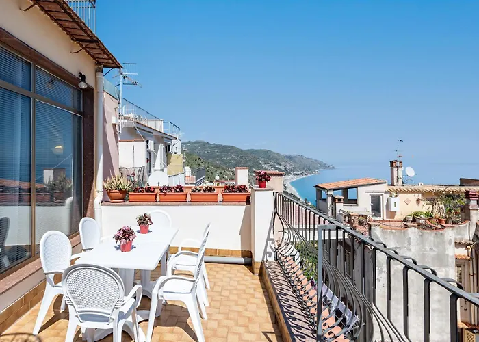A Look Of Taormina Apartments - A Few Steps From The Center