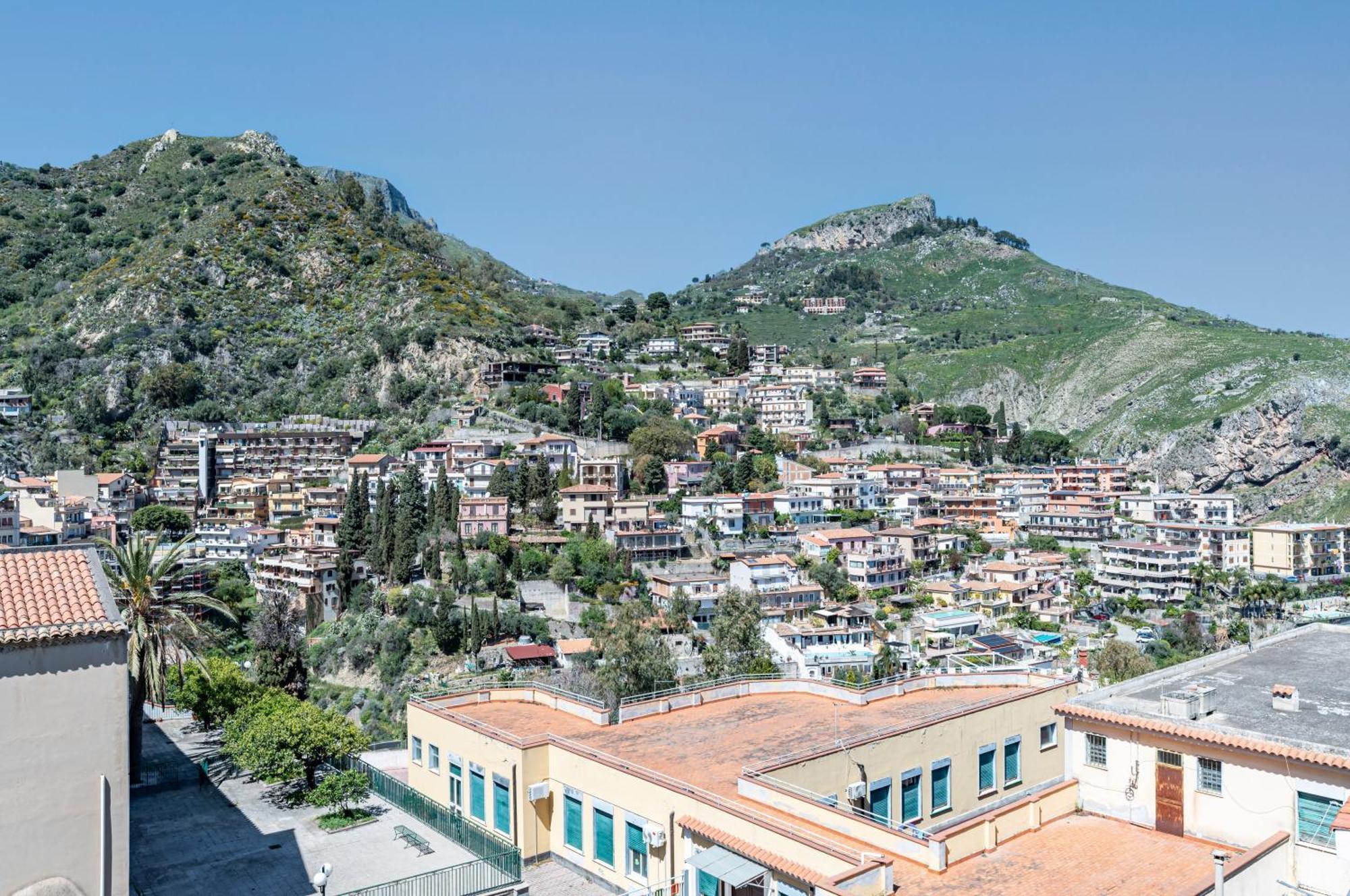 A Look Of - A Few Steps From The Center Apartment Taormina